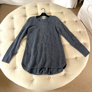 Kinross gray crewneck cashmere sweater with zipper detail